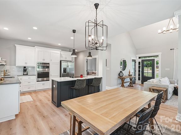 4th image of 10430 Connell Rd