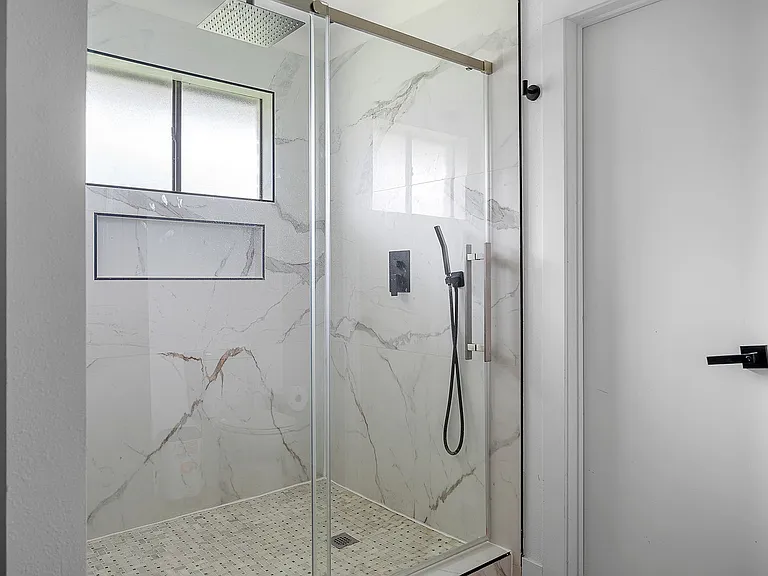 2521 Delmar Dr — Photo 7