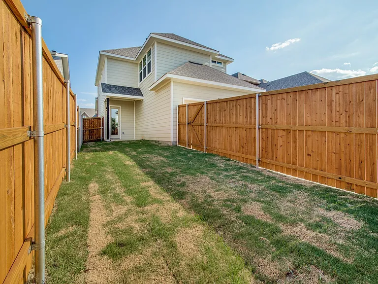 731 Mulberry Ct — Photo 15