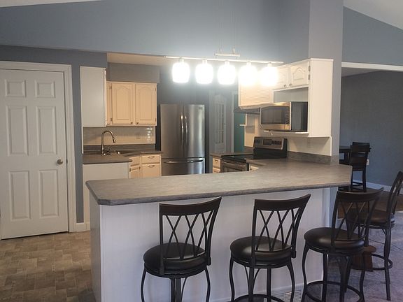 5th image of 3915 Woodside Dr