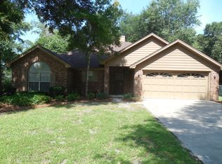 407 Club Dr, Hinesville, GA 31313