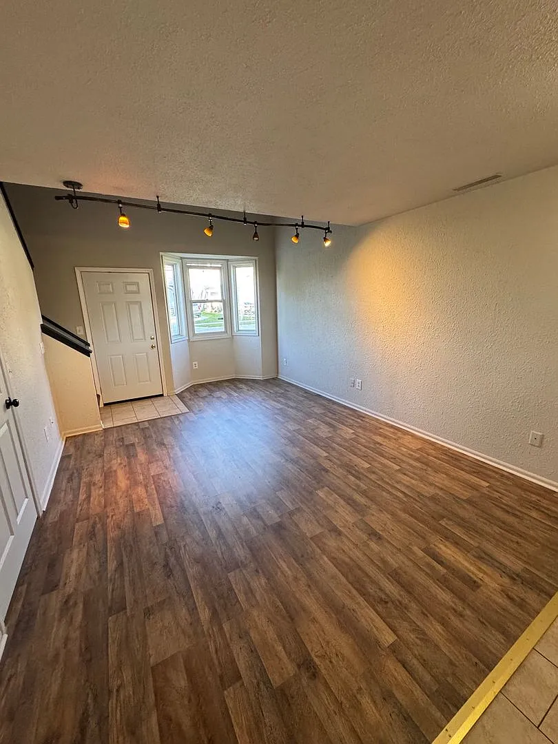 1326 Lofton Way — Photo 3