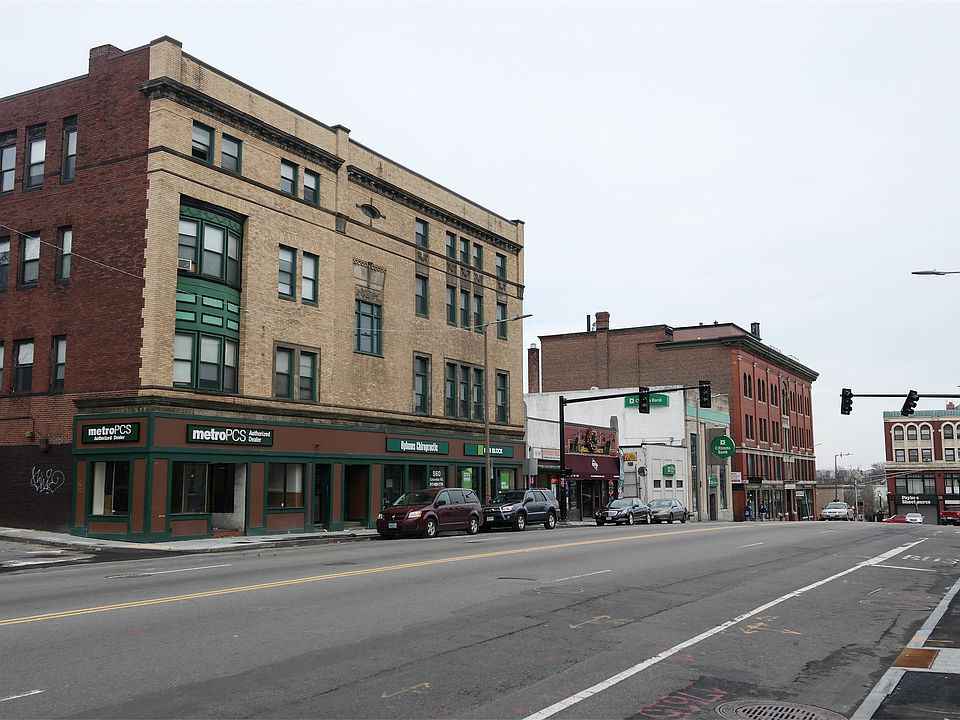 2nd image of 562 Columbia Rd