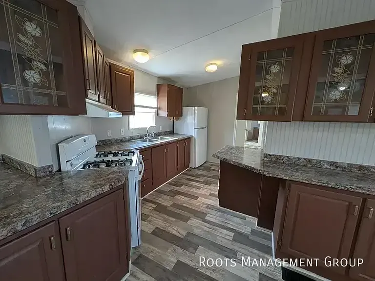 700 E 6th St #104 — Photo 3