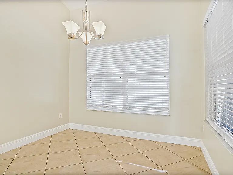 774 Princeton Dr — Photo 7