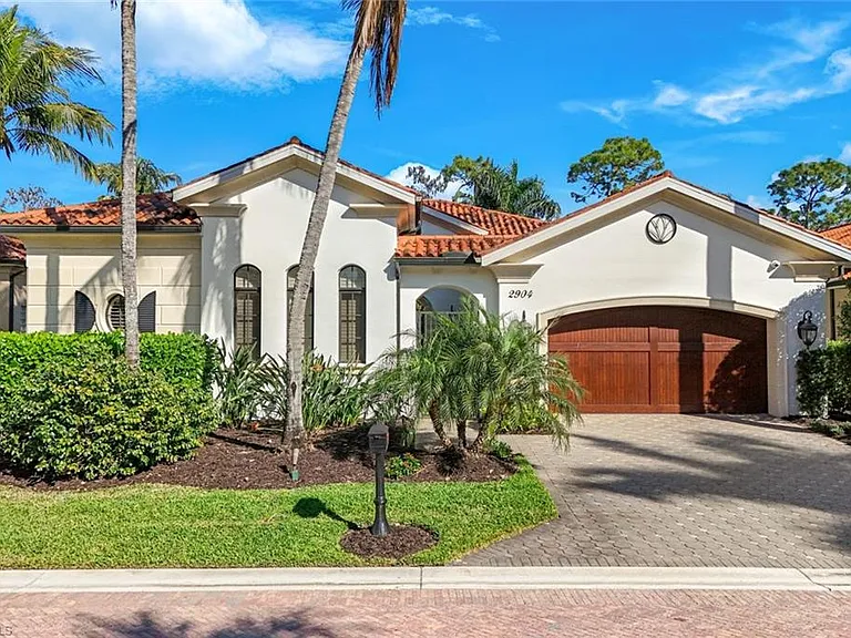 2904 Tiburon Blvd E — Photo 1