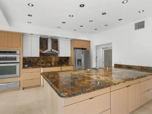 3226 NE 168th St #3226, North Miami Beach, FL 33160