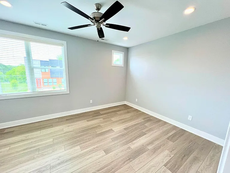 420 Breezewood Dr #224 — Photo 9