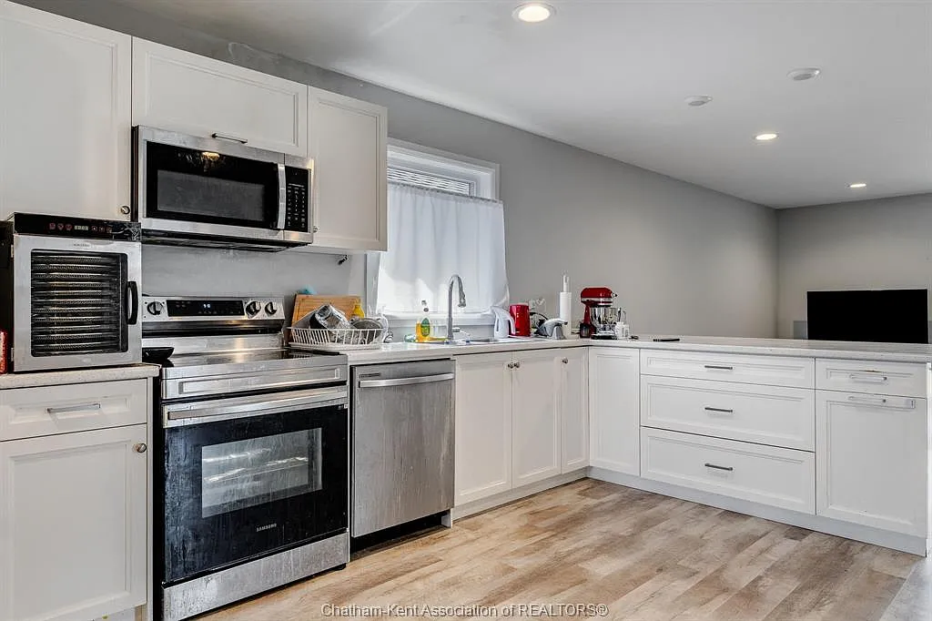 3 bed, $2,400 — Photo 4
