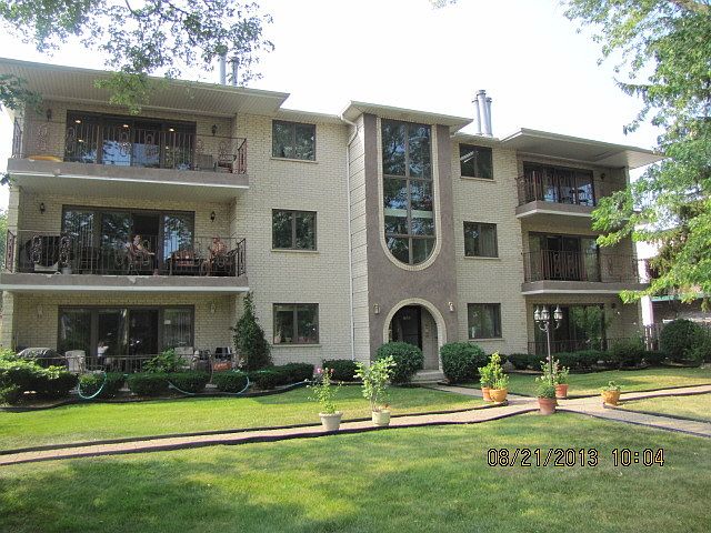 1st image of 7921 W 103rd St APT 2B