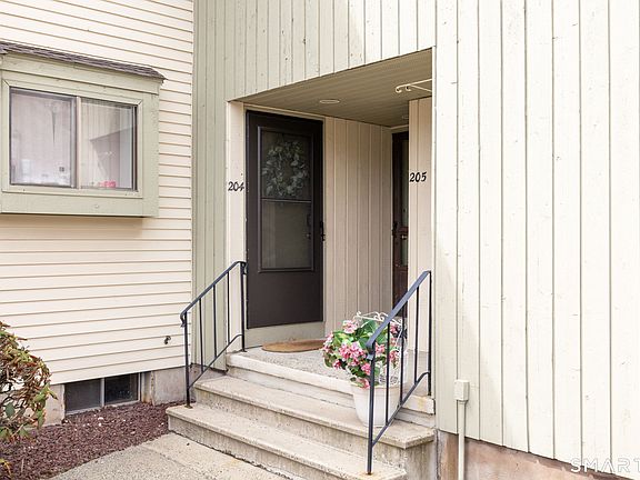 4th image of 204 Summer Hill Drive #204
