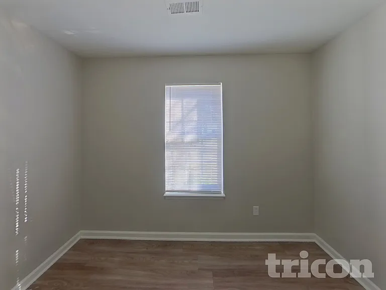 705 Continental Dr — Photo 10