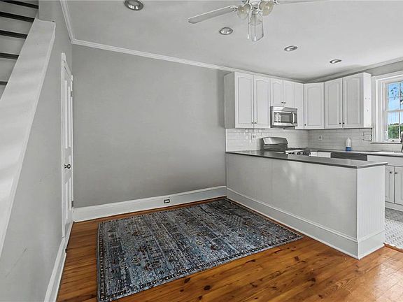 4th image of 350 Dupont St