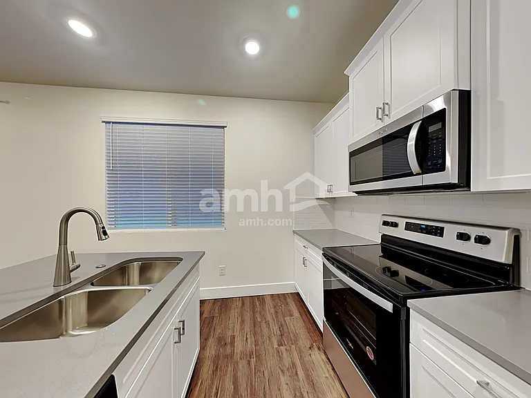 1053 S Woodsome Ave — Photo 3