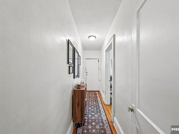 3rd image of 99 Ralph St