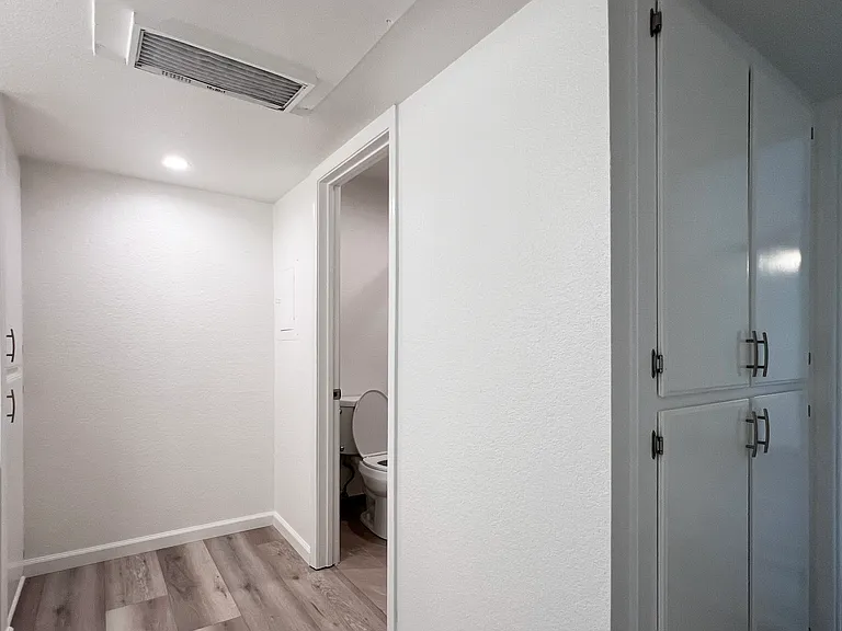 134 S Western Ave #10 — Photo 14