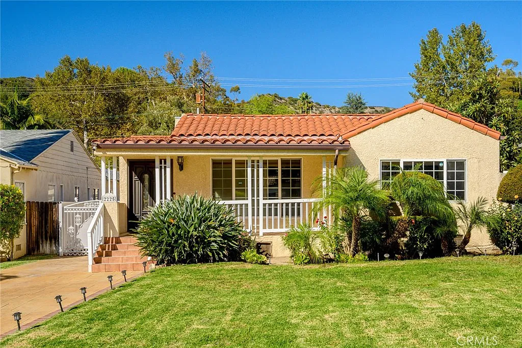 4 bed, 3.5 bath, 2146 sqft, $7,500 — Photo 1