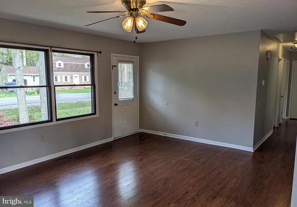 3 bed, 2.0 bath, 1056 sqft, $1,990 — Photo 4