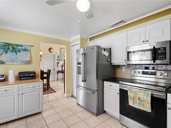 4th image of 4340 SW 1st Ave