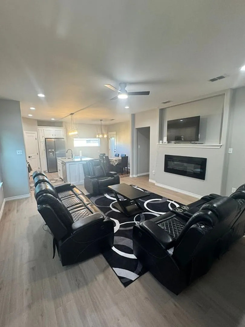 7904 Freedom Crest Ave — Photo 2