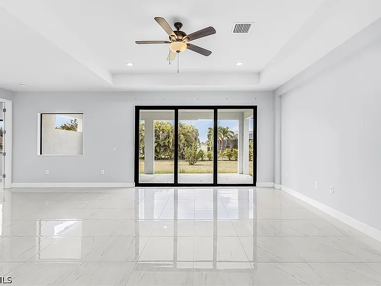 2427 Tropicana Pkwy W — Photo 8
