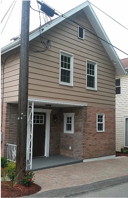 350 1/2 W College St photo 1