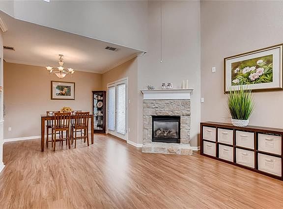 5th image of 1101 Parmer Ln APT 211
