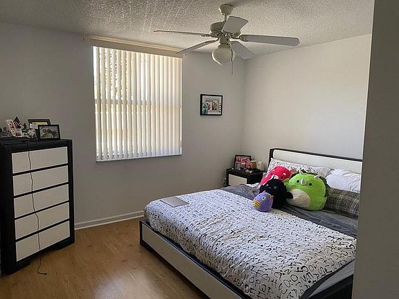 3rd image of 609 E Sheridan St APT 203