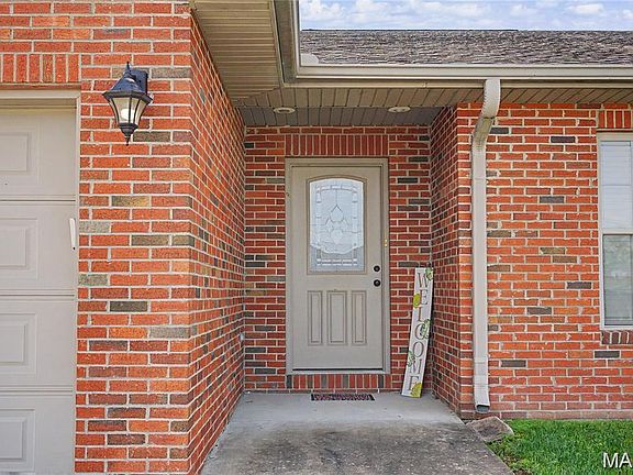 3rd image of 387/389 Deerwood Dr W