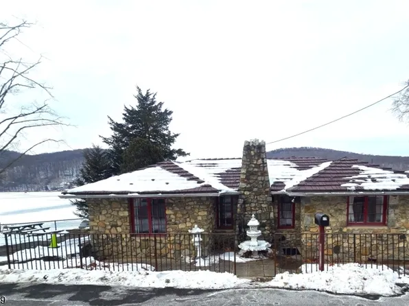 43 Lakeside Drive East, Liberty Twp., NJ 07823