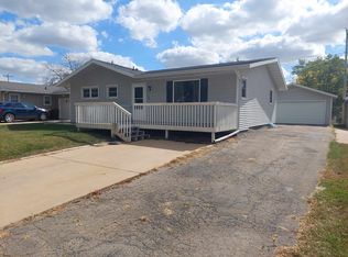 1021 Kathey Dr, Maquoketa, IA 52060