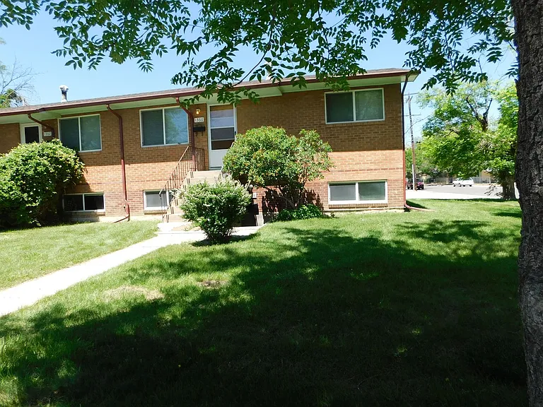1368 Elm Ave — Photo 1