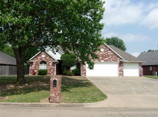 610 Gawf Ln, Muskogee, OK 74403