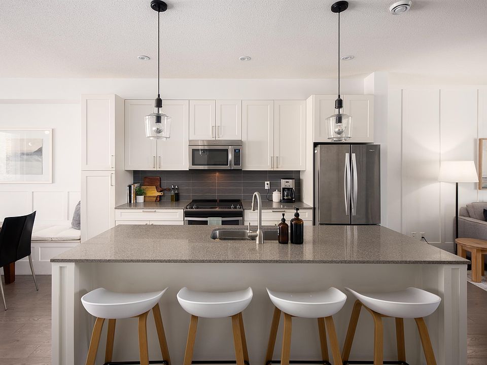 1st image of 2139 Prairie Ave #11