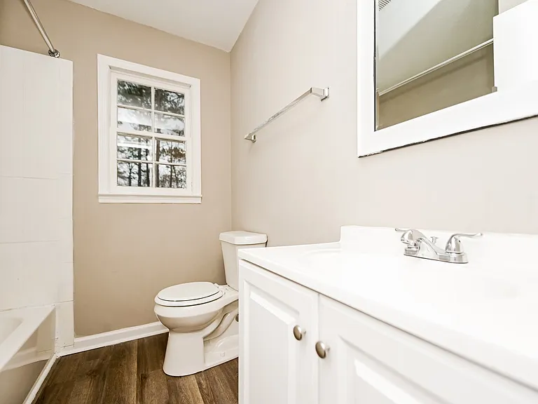 1472069_029_bathroom_13458700.jpg