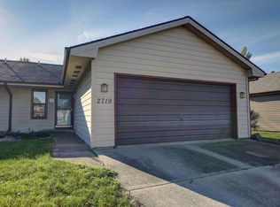 2719 Heritage Dr, Champaign, IL 61822