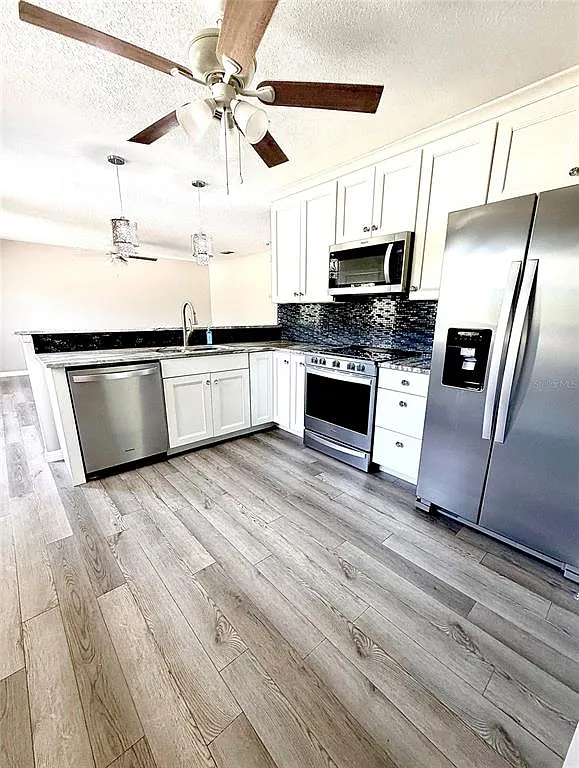 2 bed, 2.0 bath, 2074 sqft, $1,750 — Photo 2