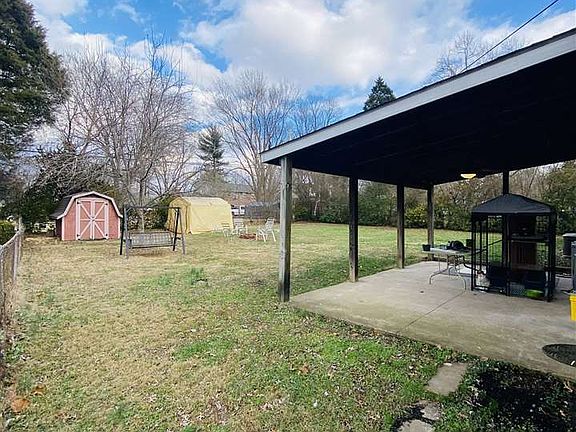 3rd image of 336 Leslie Ave