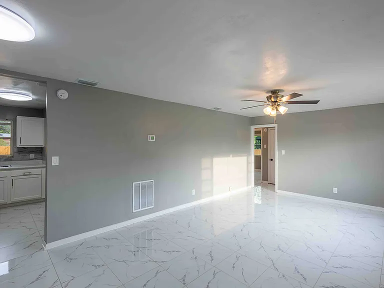 2013 Ronald Ln — Photo 11