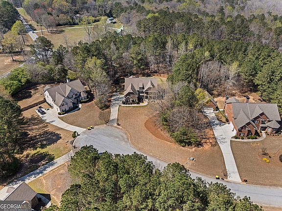 2nd image of 8 Ranan Ln