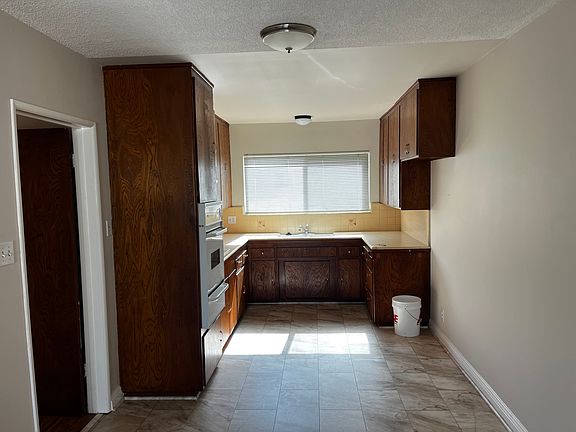 4th image of 6109 Woodruff Ave #5