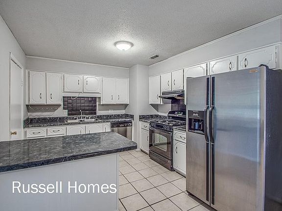 4th image of 2719 Bennington Dr