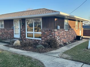 517 N Main St #103, Roanoke, IL