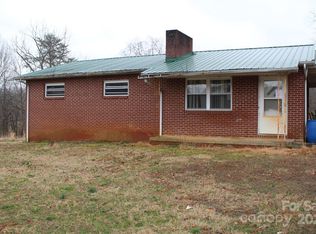 1041 Hopedale Dr, Lenoir, NC 28645