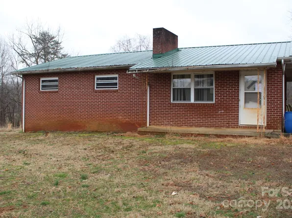 1041 Hopedale Dr, Lenoir, NC 28645