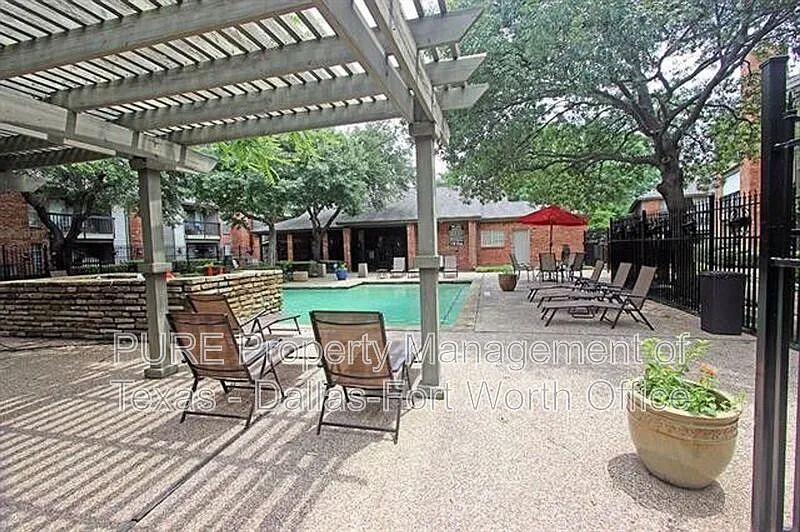 1 bed, 1.0 bath, 584 sqft, $999 — Photo 2