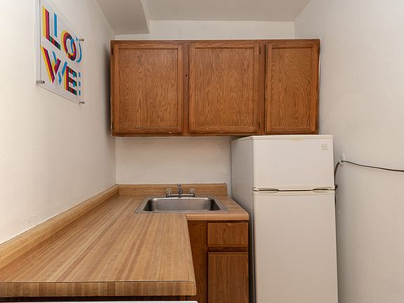 3rd image of 711 W Belmont Ave APT 403