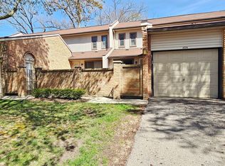 1074 Willow Grove Ct, Rochester, MI 48307