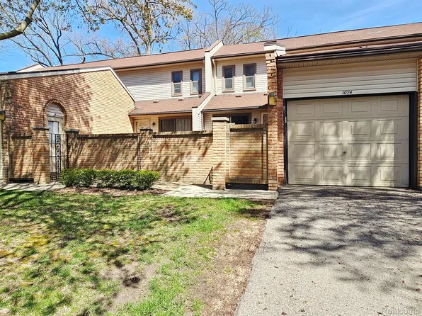 1074 Willow Grove Ct, Rochester, MI 48307