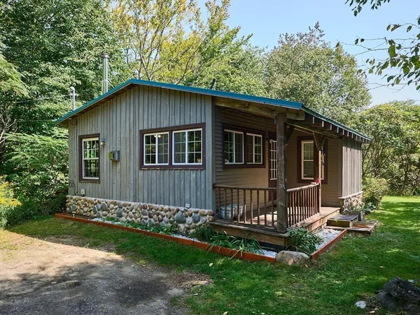 36 Shawnee Dr, Heath, MA 01346